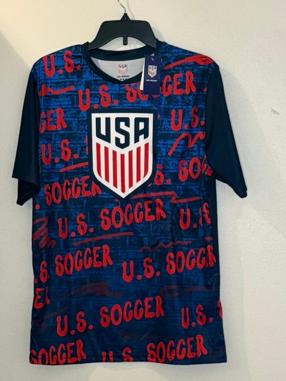 NWT U.S. Soccer 2026 Men's Medium Navy Red Graphic Jersey USA
